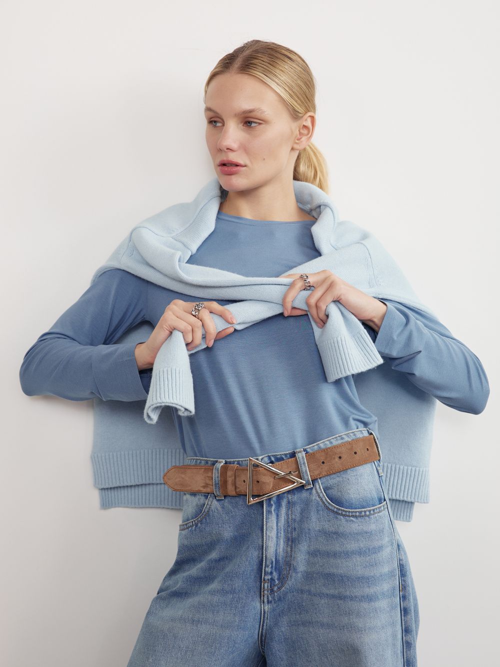 БАЗОВЫЙ РЕМЕНЬ С ТРЕУГОЛЬНОЙ ПРЯЖКОЙ ЗАМША КАПУЧИНО