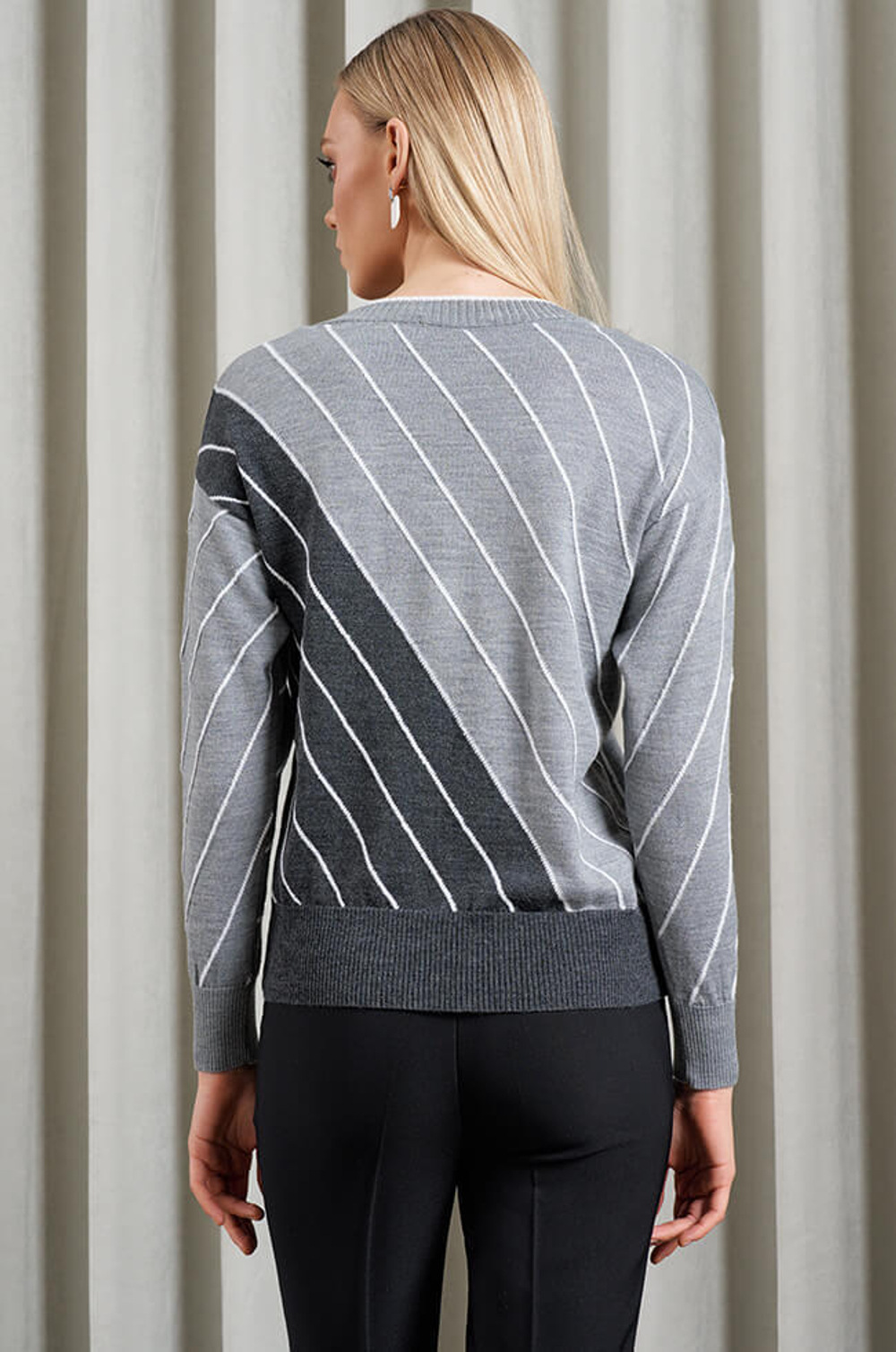 22948 Джемпер женский (серый мультиколор)