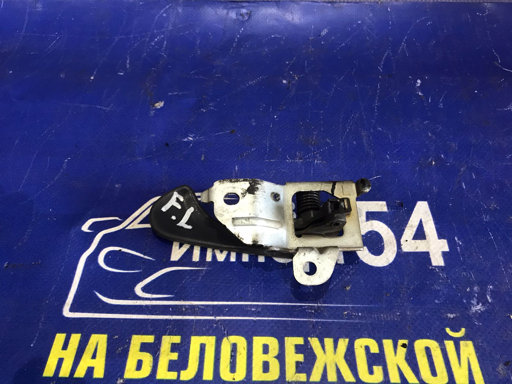 Ручка двери передней левой салонная MITSUBISHI MIRAGE 1992