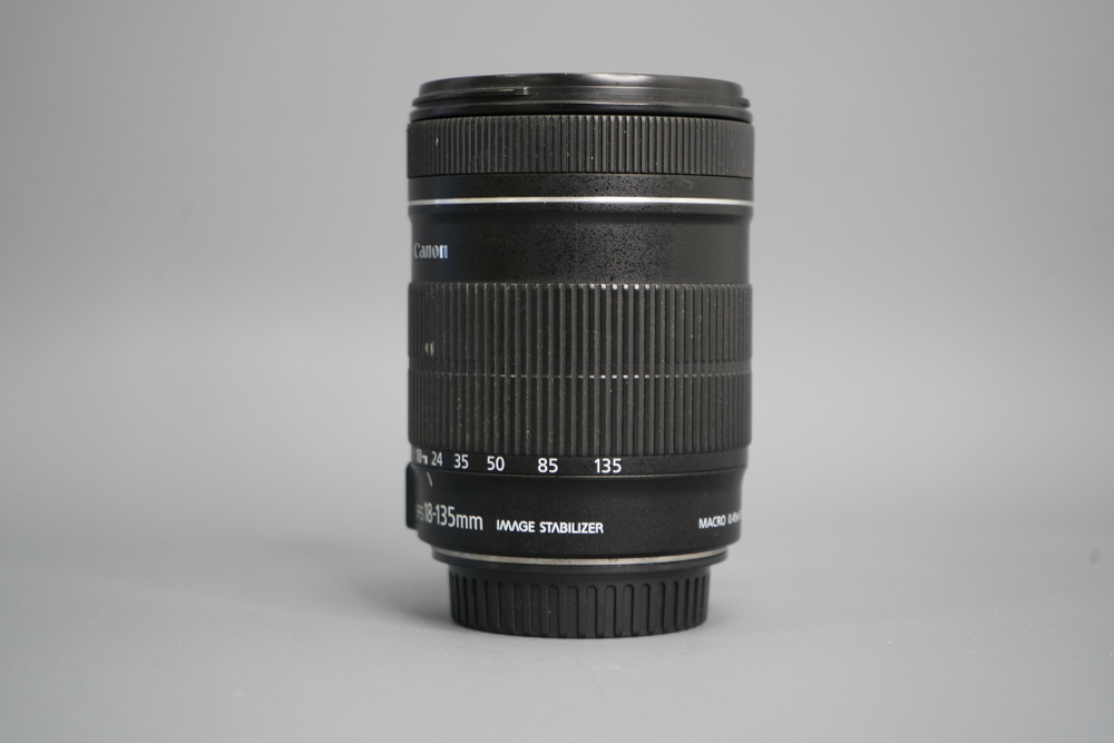 Canon EF-S 18-135mm 3.5-5.6 IS