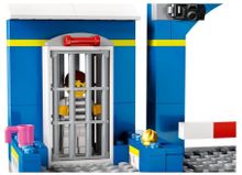 Конструктор LEGO City 60370 Побег из полицейского участка