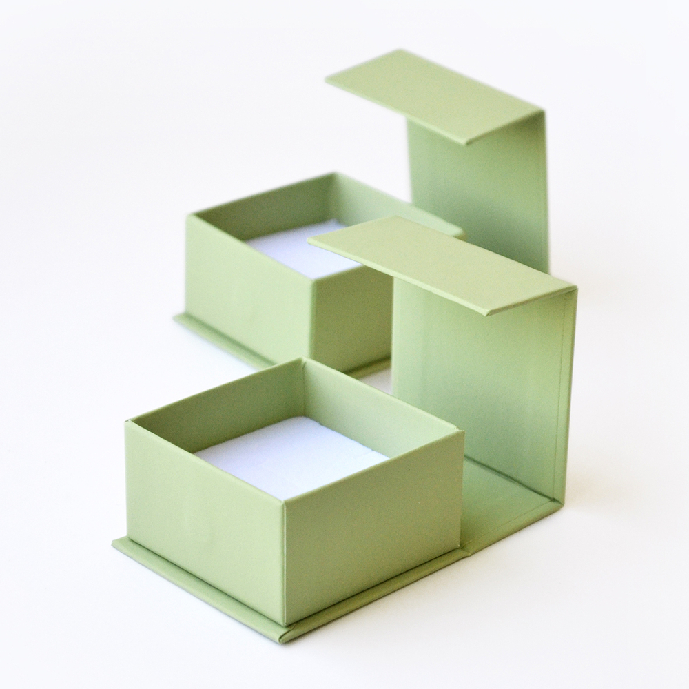 Картонный футляр «Марк» для премиального украшения