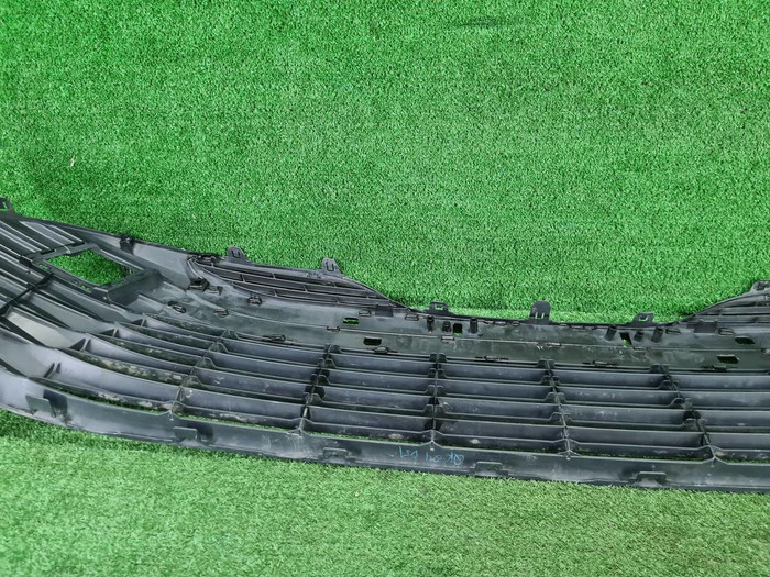 Решетка переднего бампера Toyota Camry xv70 17-21