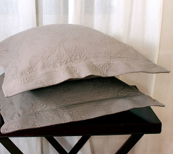 Элитная наволочка декоративная Country с мережкой какао от Luxberry