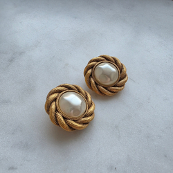 Клипсы Chanel с барочным жемчугом