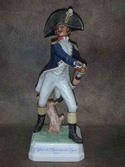 Статуэтка. Фарфор. Солдат Пехотный офицер 1812. Goebel. Германия