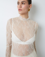 Топ из тонкого кружева молочный