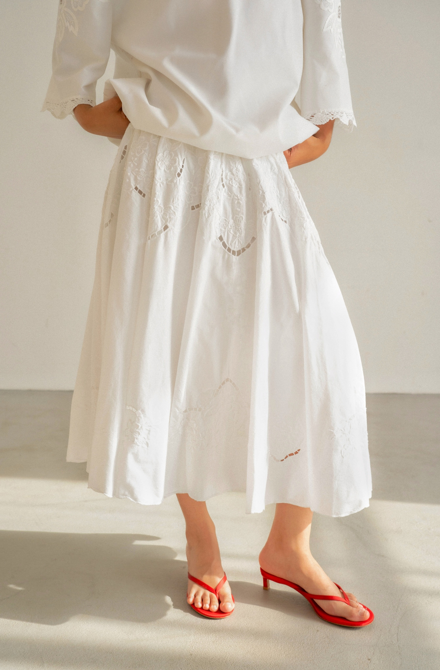 Юбка с цветочной вышивкой