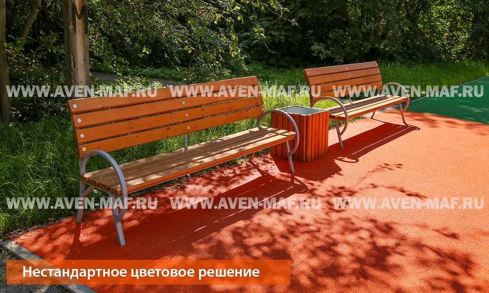 Скамейка на металлическом каркасе