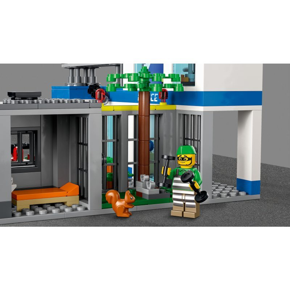 Конструктор LEGO City - Полицейский участок 60316