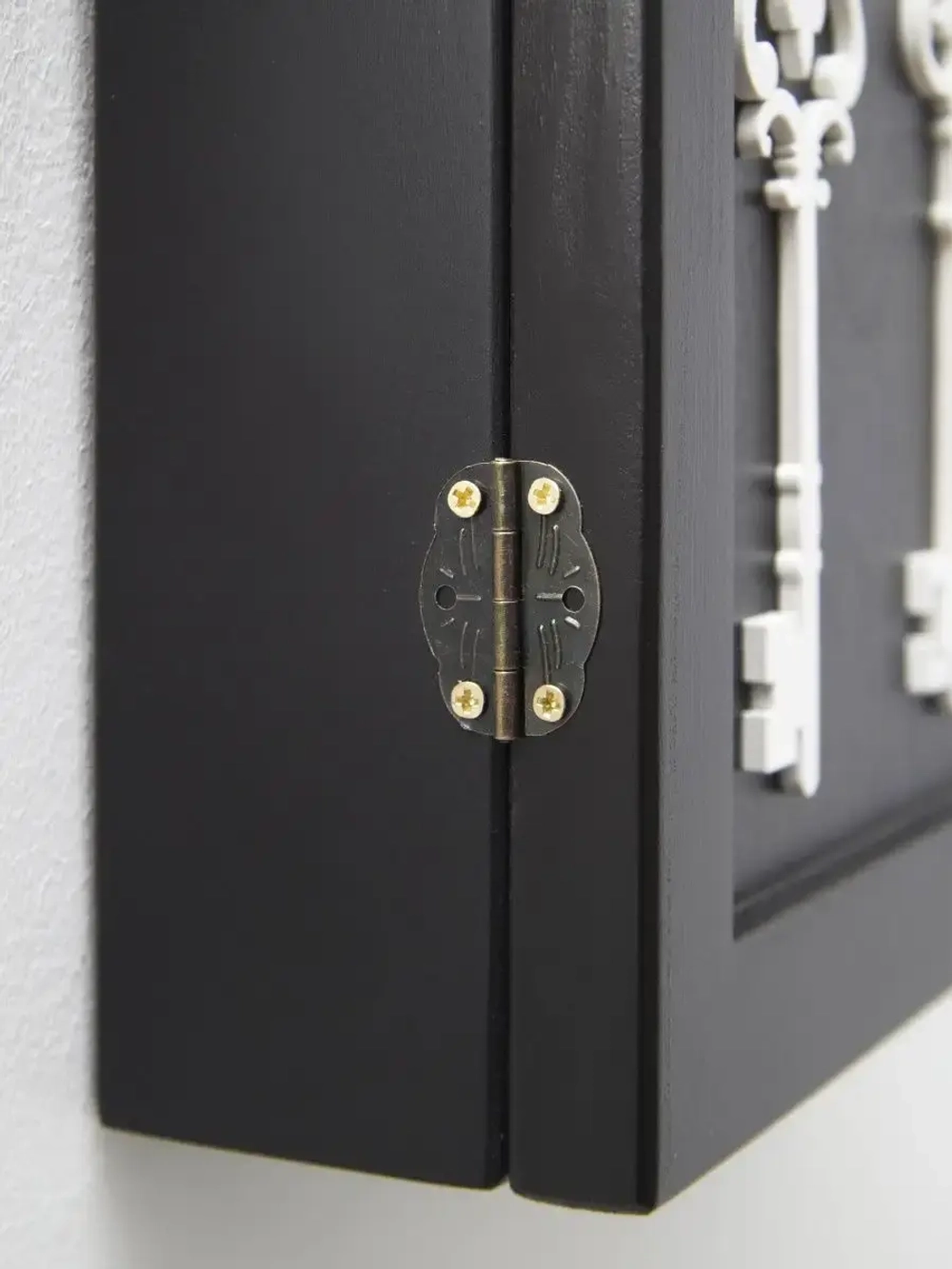 Ключница настенная в прихожую закрытая