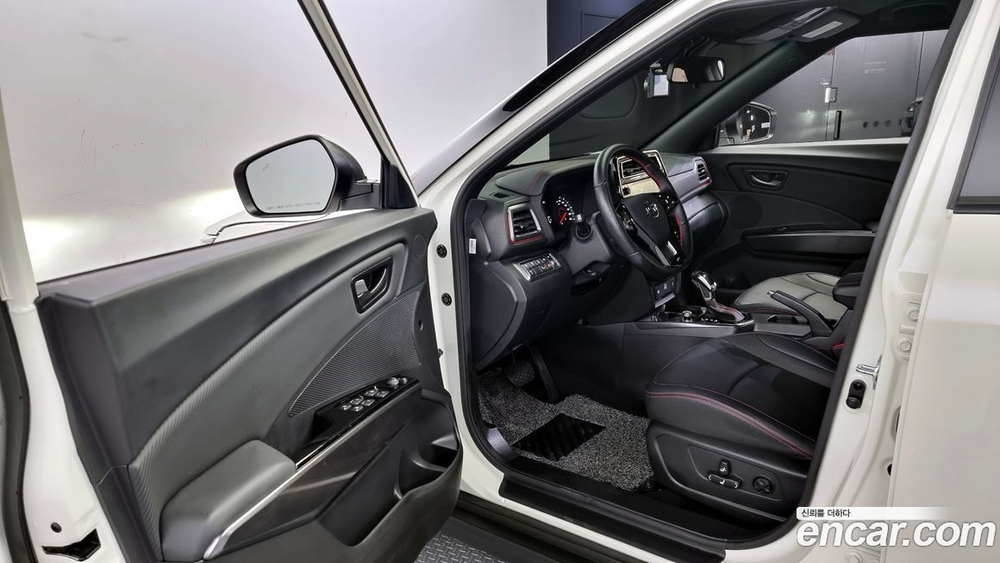 KG Mobility (Ssangyong) Very New Tivoli Бензин 1.5 2WD (11.2020)