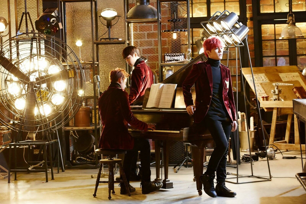 Альбом VARSITY - U & I, Date 1st Mini Album