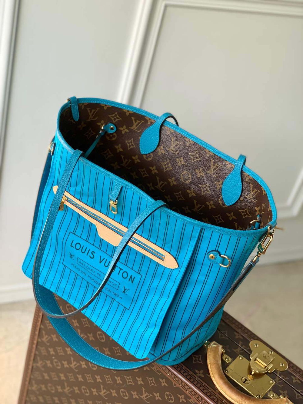 Louis Vuitton Neverfull Bandouliere Inside Out MM