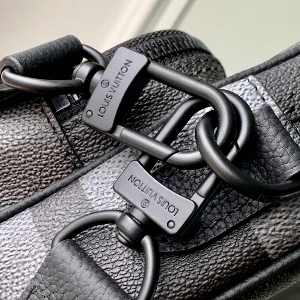 Louis Vuitton Nil Bag