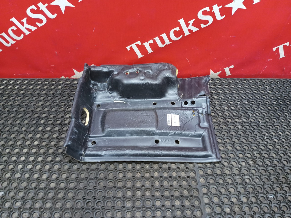 Напольное покрытие левое 2022г