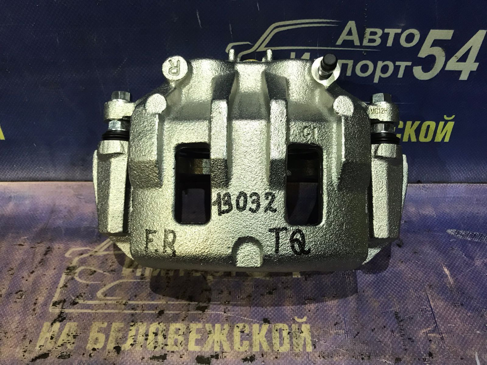 Суппорт тормозной передний правый HYUNDAI H-1 2008-2015