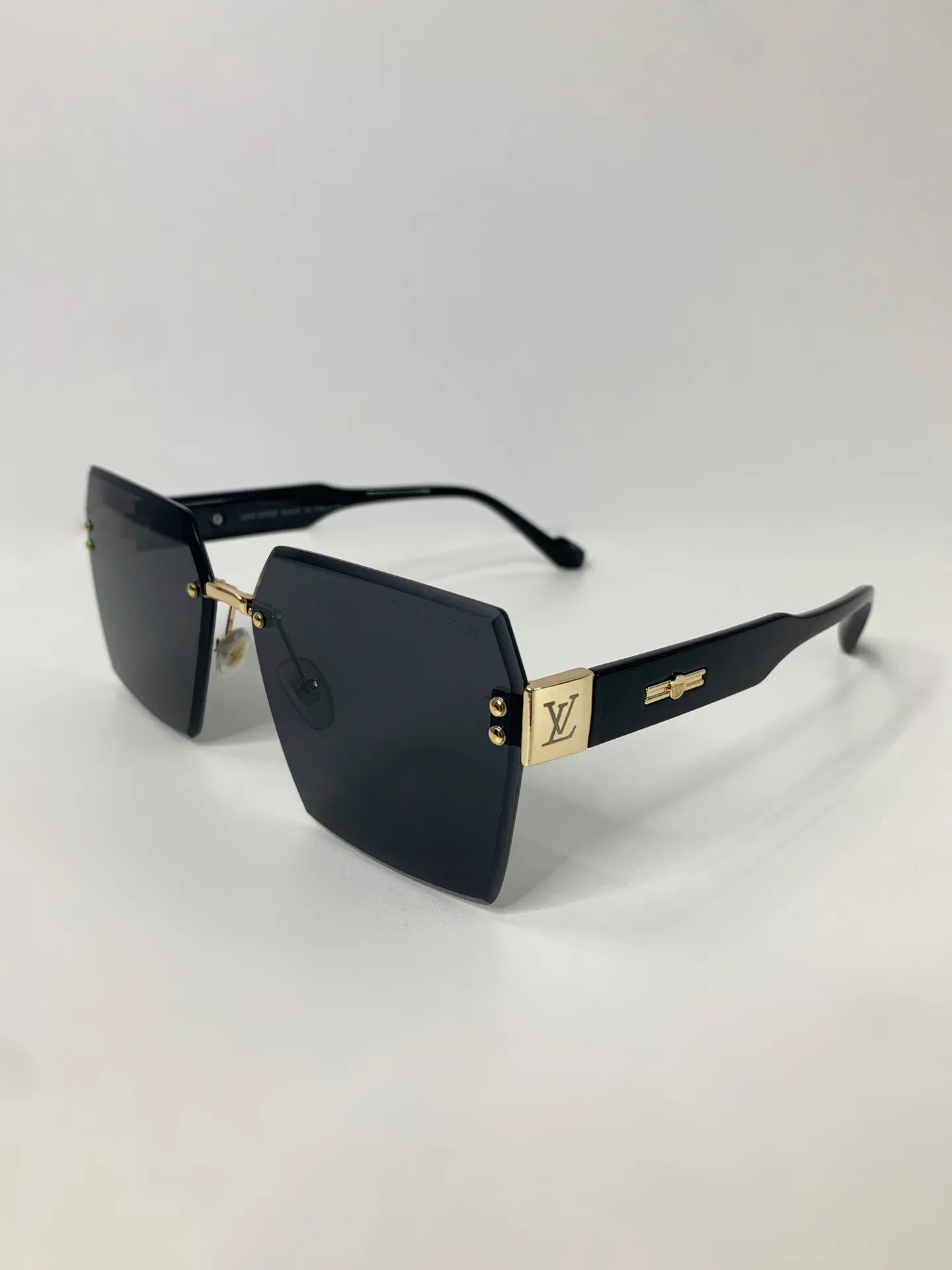 Солнцезащитные очки W1004 без оправы с золотым мостиком\Черный оптом