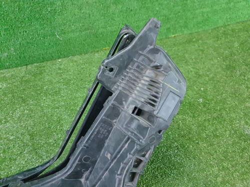 Битая Фара правая Cadillac Escalade 4 (2014-2020) LED