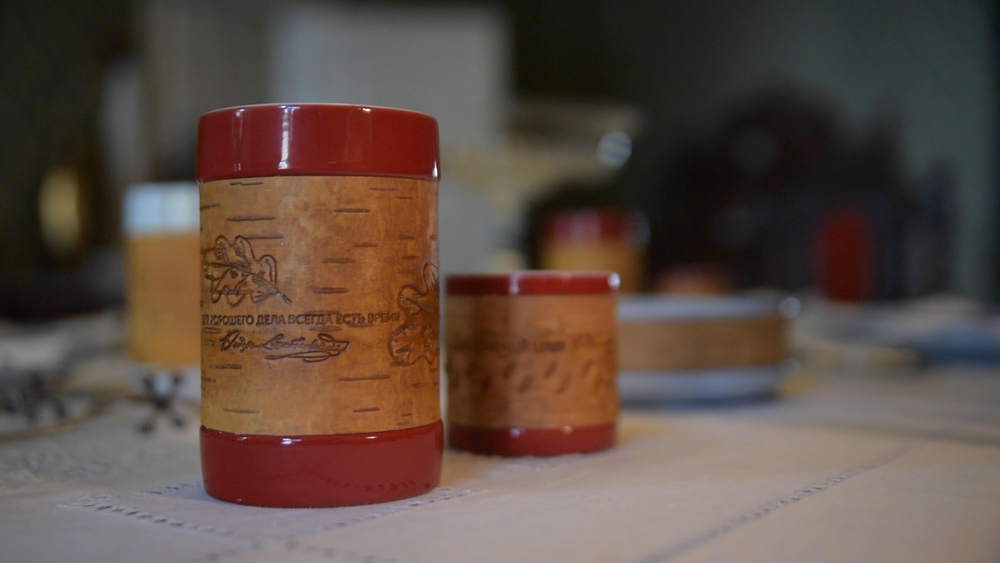 Кружка малая фарфоровая без ручки c берестой и с цитатами Достоевского. Dostoevsky forever.