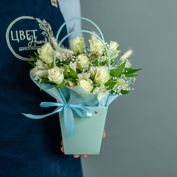 Композиция из кенийской розы в нежных тонах