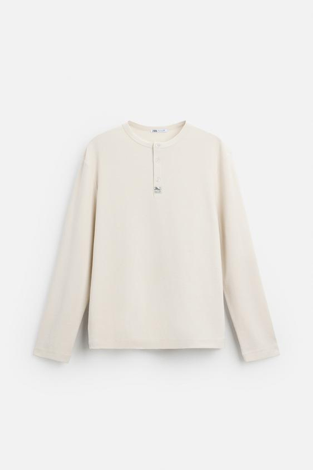 ZARA ФУТБОЛКА ИЗ РЕЛЬЕФНОЙ ТКАНИ С ВОРОТНИКОМ И ПУГОВИЦАМИ, ЭКРЮ