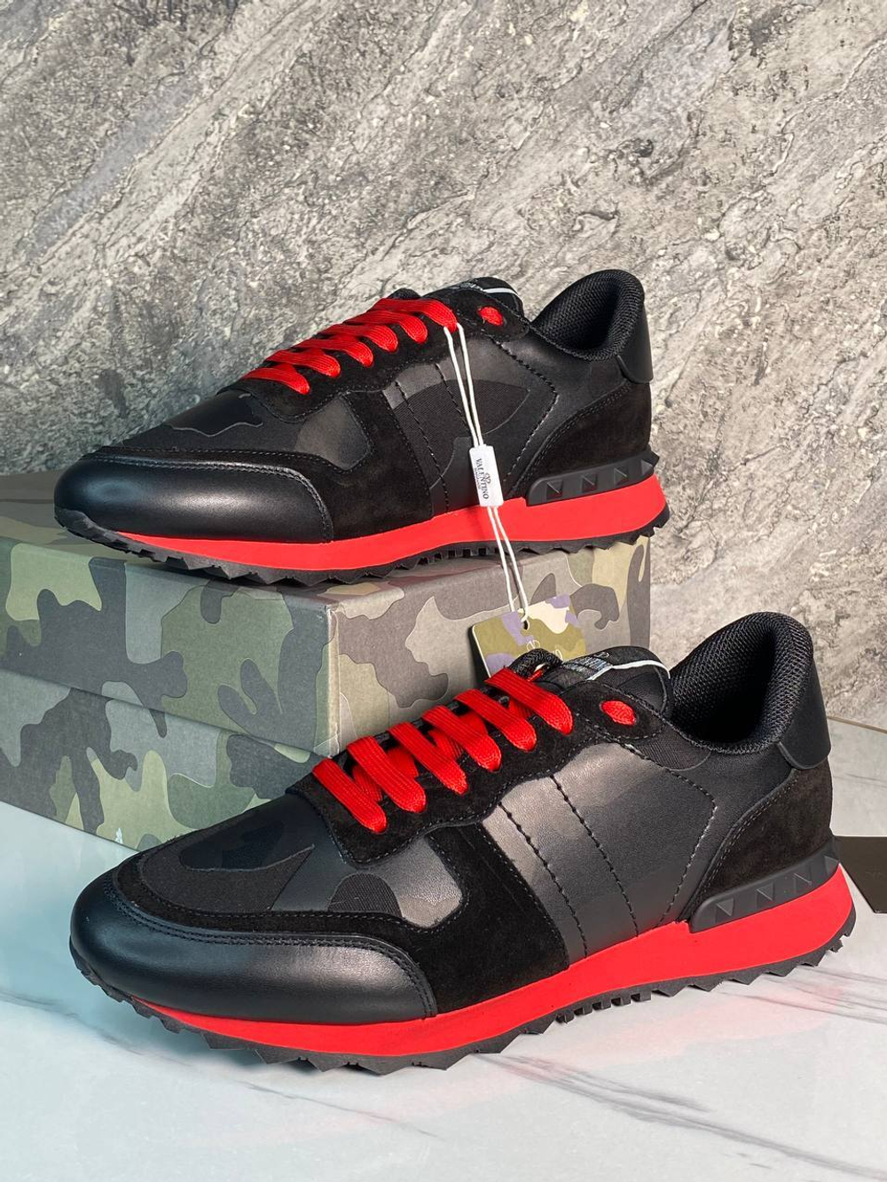 Кроссовки Valentino