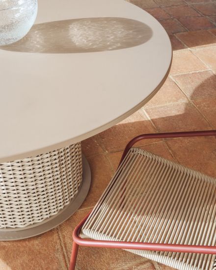 Уличный стол Sedalis цвета таупе из алюминия и веревки, Ø120 см