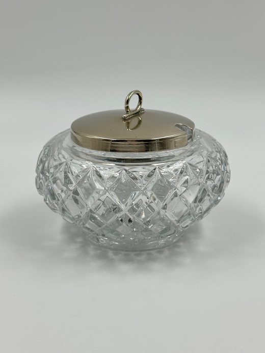 Стеклянная сахарница с посеребренной крышкой