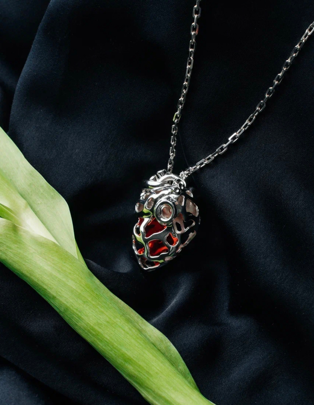 Кулон на цепочке "Сердце с пазлами"