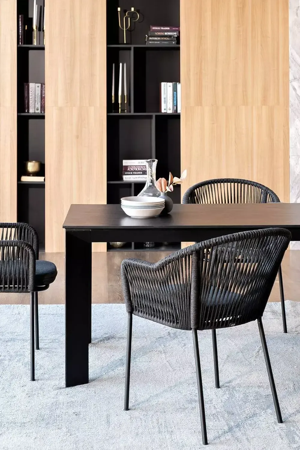 "Венето" обеденная группа на 4 персоны со стульями "Лион", каркас темно-серый, роуп темно-серый