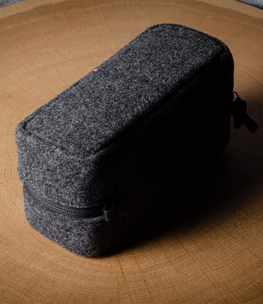Hard Graft Full Disclosure Classic Wool — несессер из шерсти
