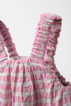 ZARA ПЛАТЬЕ ИЗ РЕЛЬЕФНОЙ ТКАНИ В КЛЕТКУ, РОЗОВЫЙ