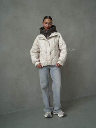 Бежево-шоколадная куртка с манишкой