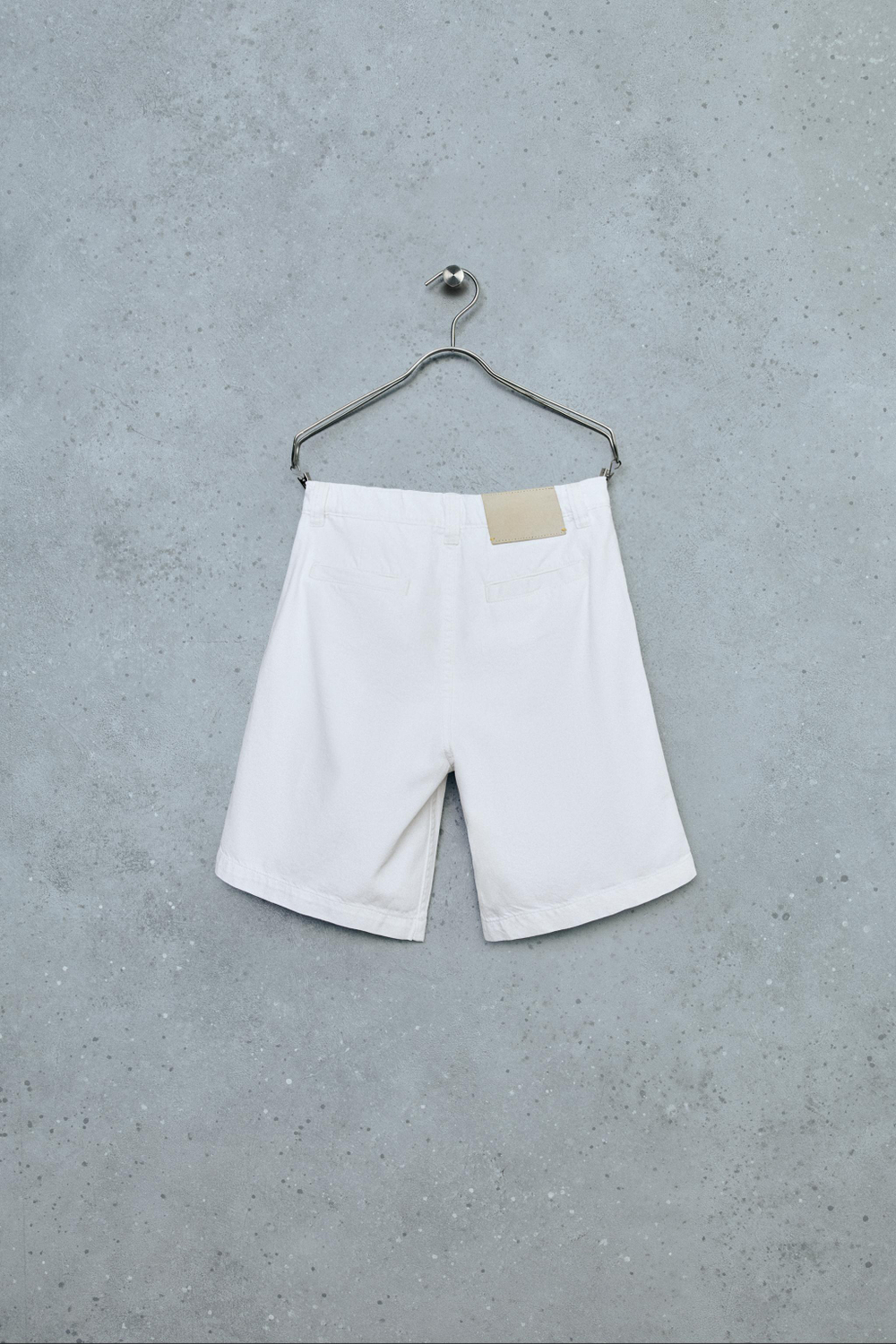ZARA STORIESZ - ОДНОТОННЫЕ ШОРТЫ С ЗАЩИПАМИ, БЕЛЫЙ