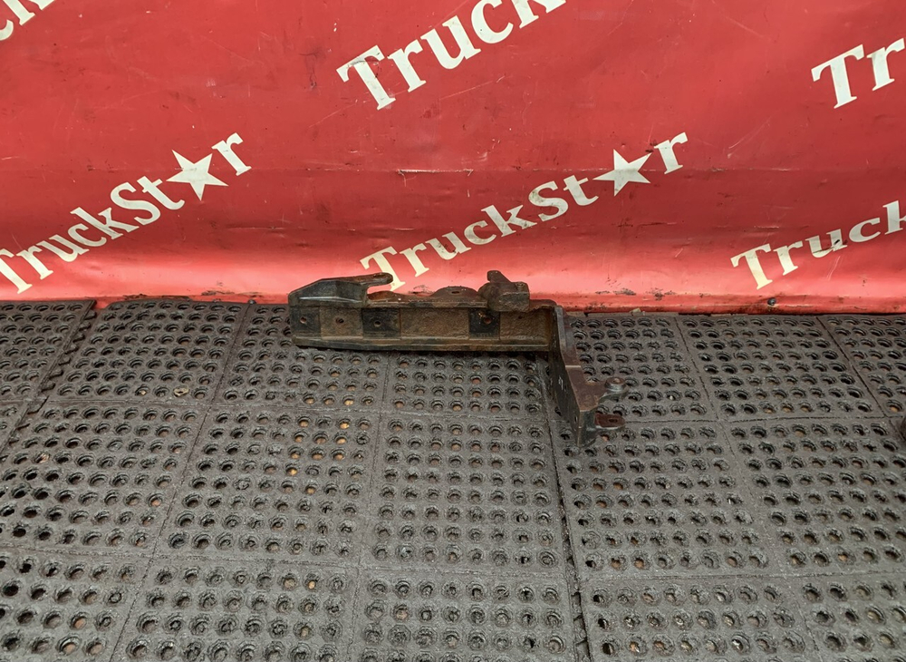 Кронштейн торсиона кабины левый