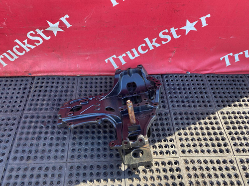 Кронштейн буксировочный левый 2024г