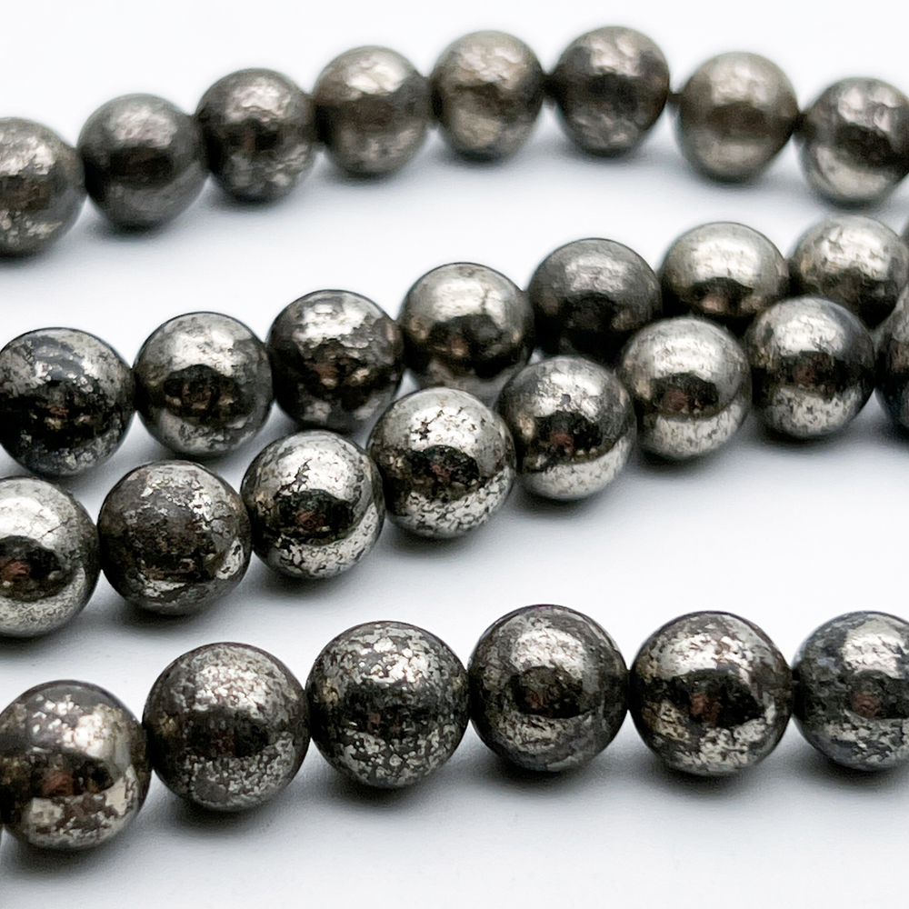 Пирит бусины, диаметр около 8,6-8,8 мм, цена за 11 шт (1/4 нити)