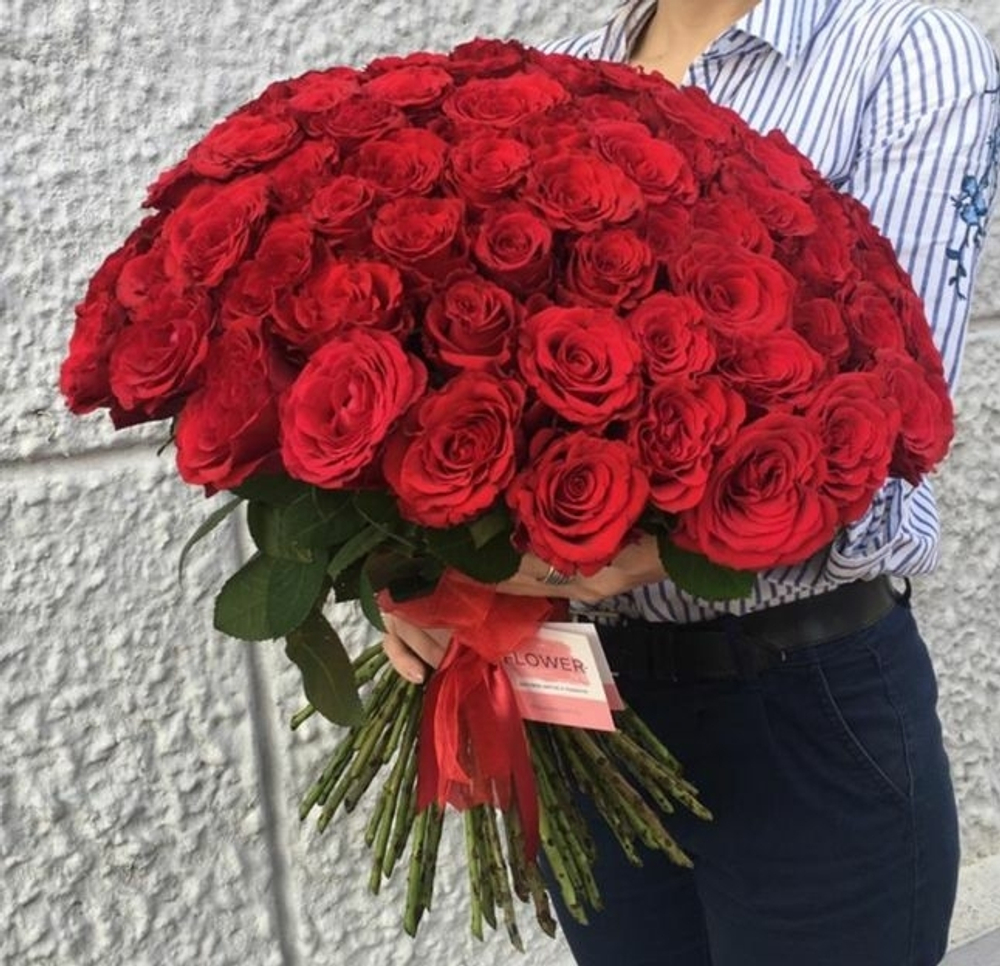 Букет из красных роз (65 штук)