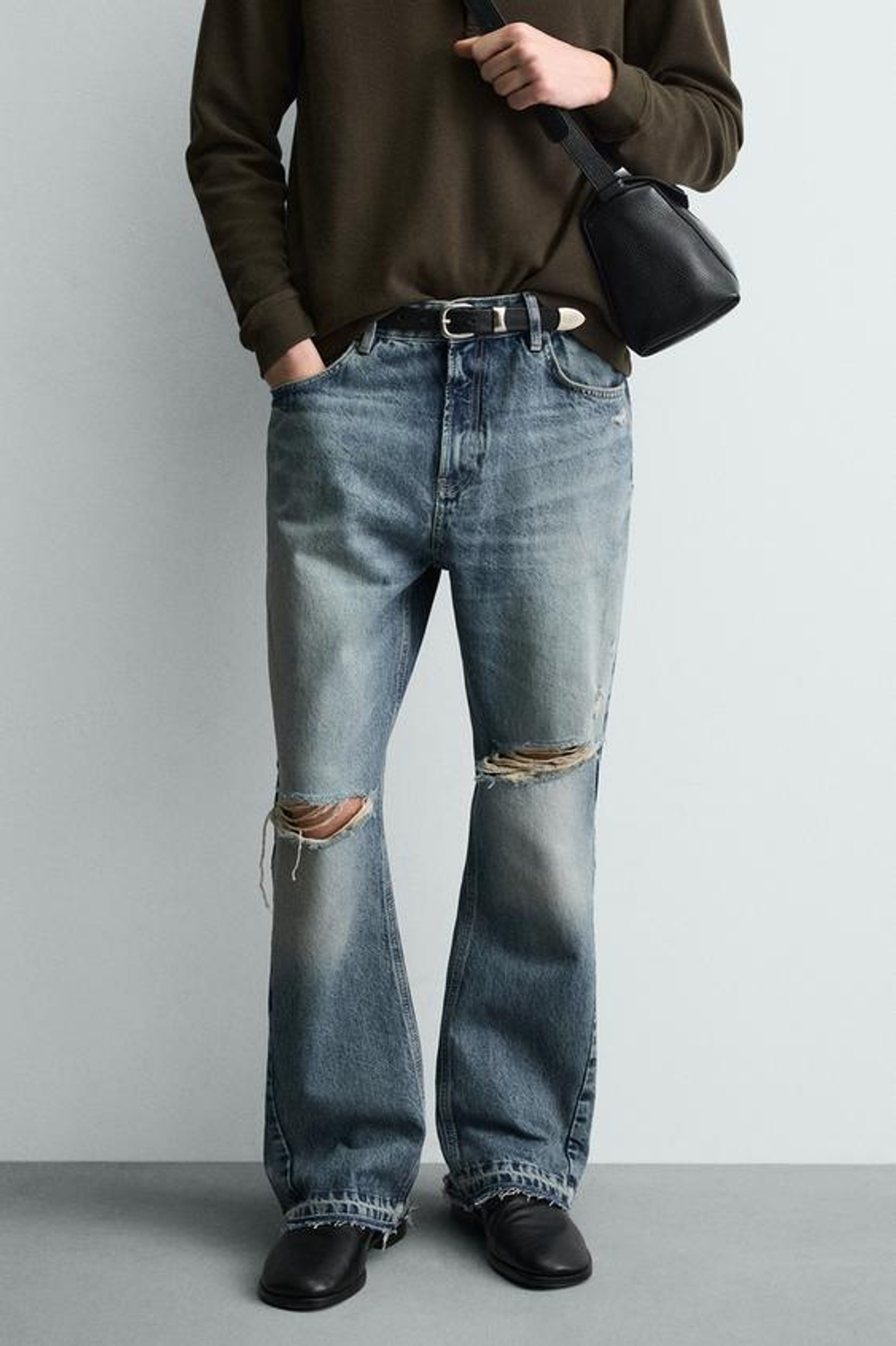 ZARA РАСКЛЕШЕННЫЕ ДЖИНСЫ С РАЗРЕЗАМИ, ВЫЦВЕТШИЙ СИНИЙ