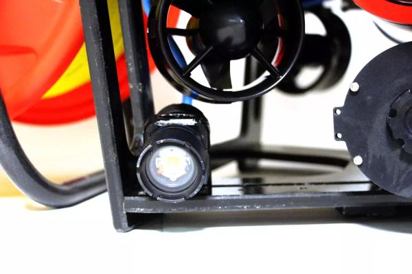 Подводный дрон 