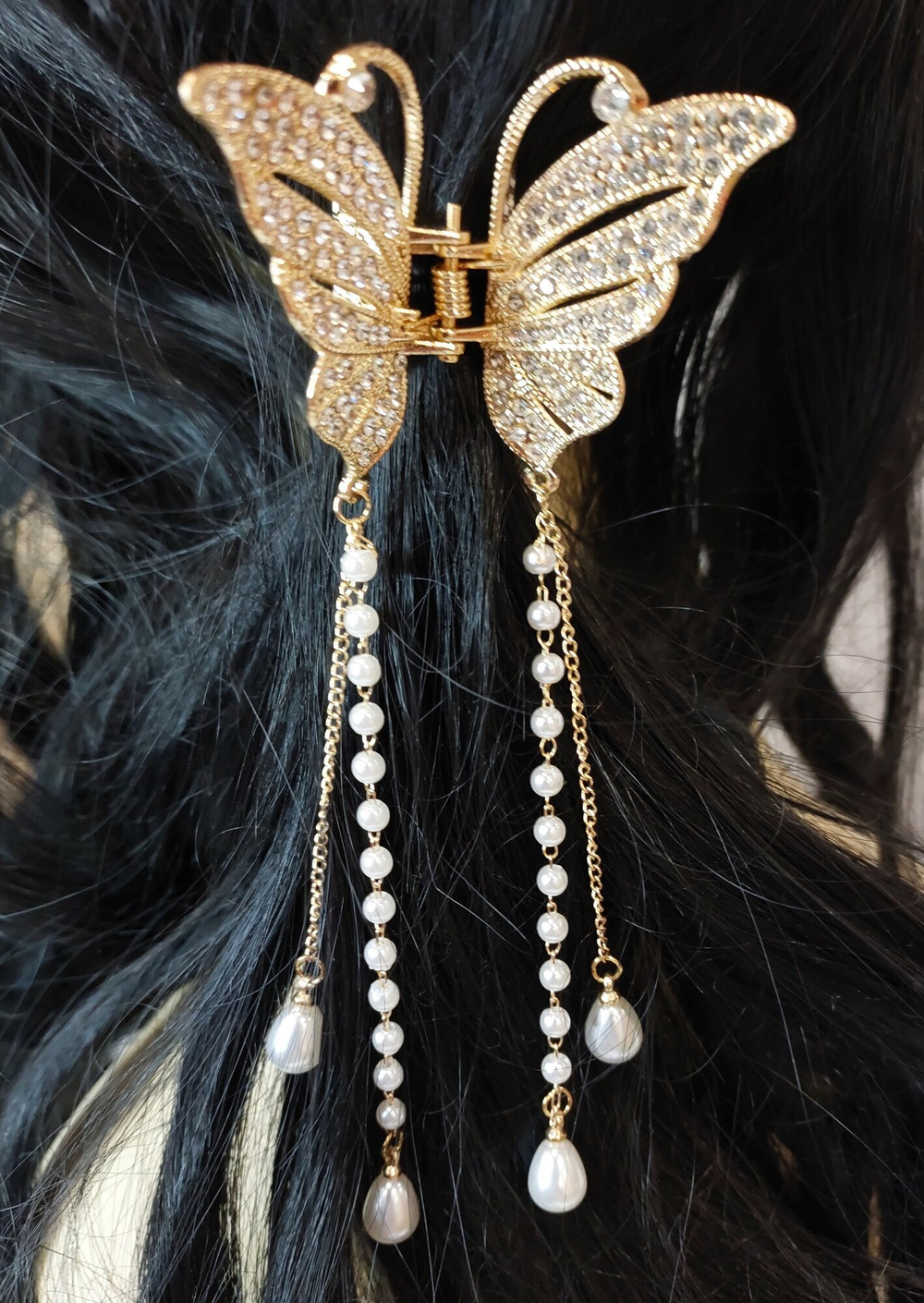 Заколка. Краб для волос универсальная. Для всех типов волос. Металлическая. с  кисточками из жемчужин (имитация). Цвет золото