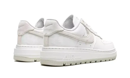 Кроссовки Nike Air Force 1 Luxe "Summit White"