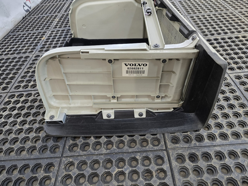 Консоль салона кабины задняя