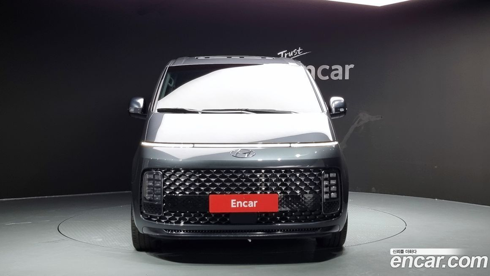 Hyundai Staria 4WD Lounge 9-и местный (11.2021)