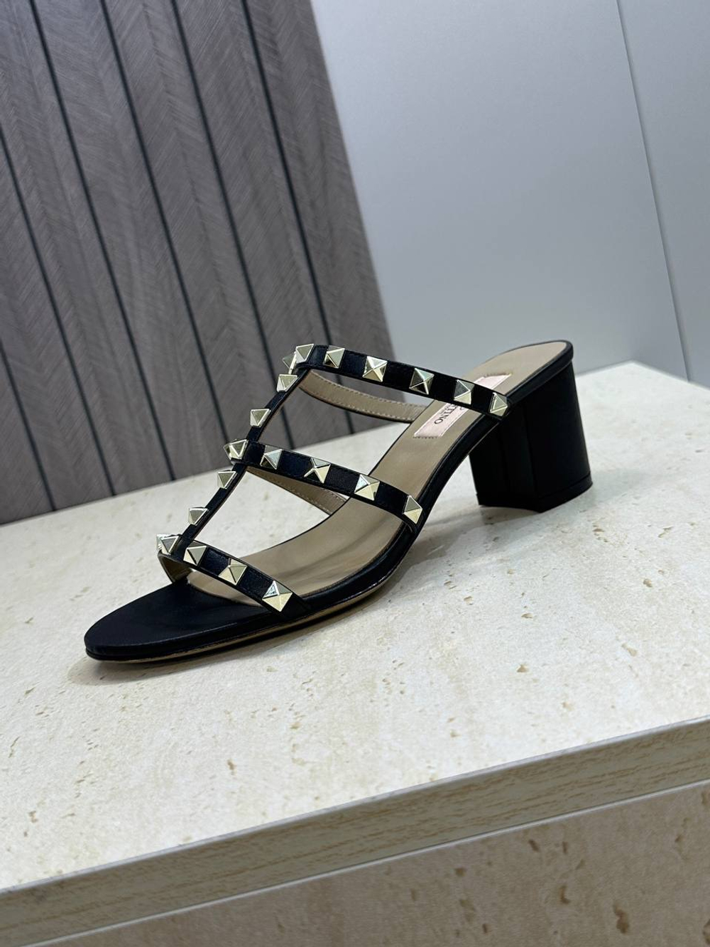 Сабо Valentino