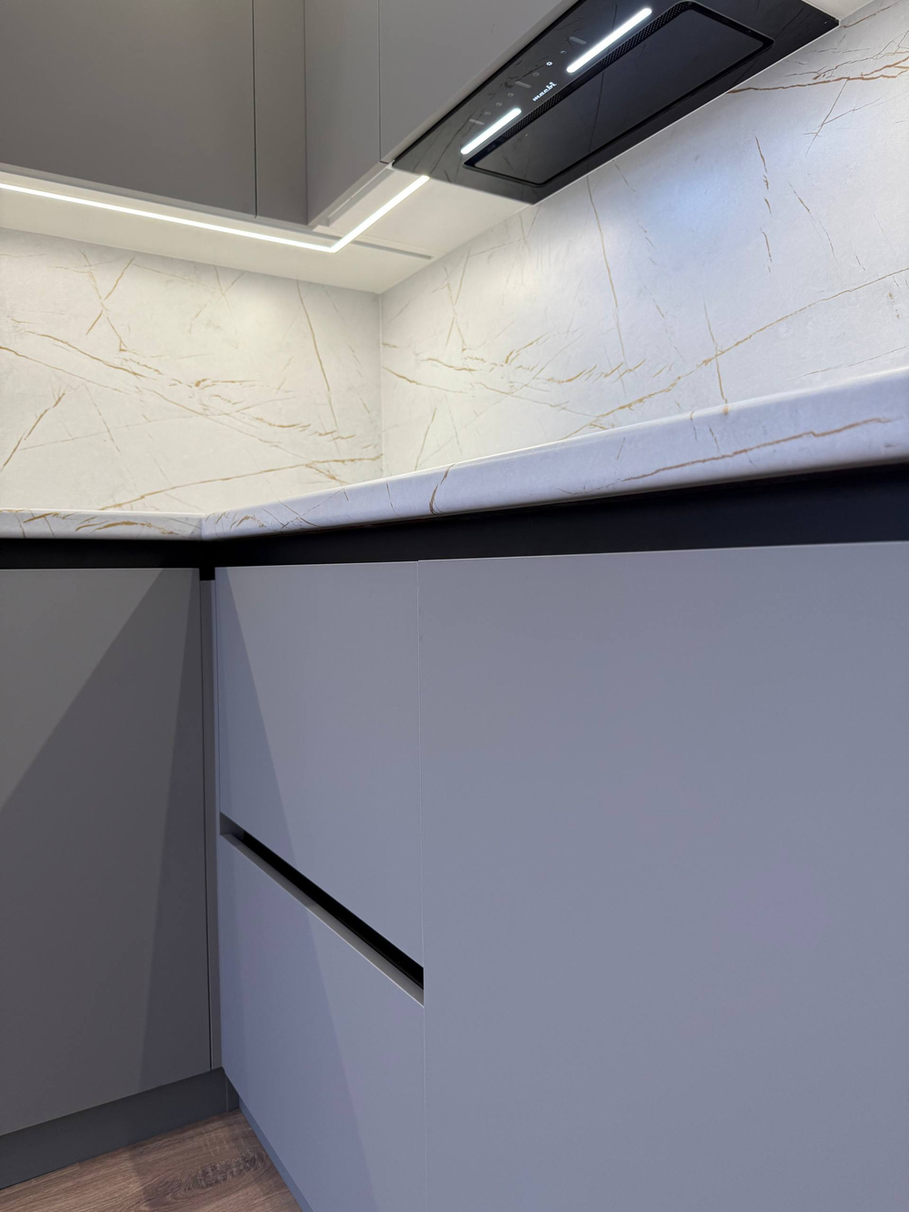 МОДУЛЬНАЯ КУХНЯ Аттика Gola Plastic АКРИЛИТ( АТТИКА ГОЛА )В НАЛИЧИИ ПО ВАШИМ РАЗМЕРАМ