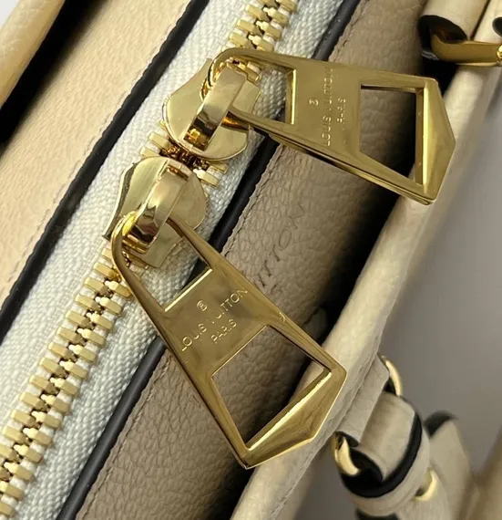 Сумка Louis Vuitton Trianon PM кремовый