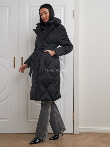 Черный длинный пуховик с поясом