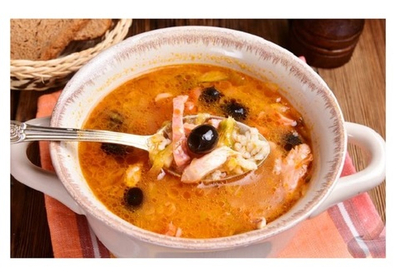 Солянка с копчёностями и рисом